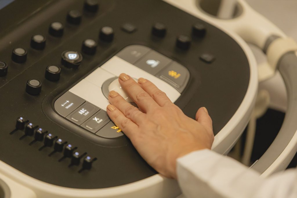 Painel de controle do aparelho de ultrassom